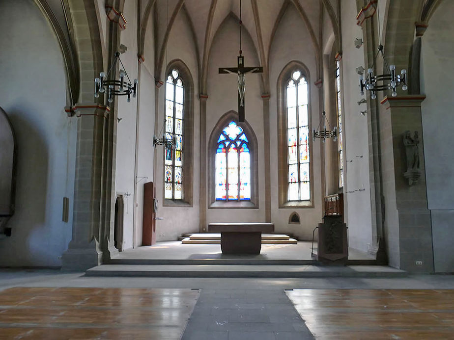 Räumung des Restinventars und der Kirchenbänke aus der Kirche (Foto: Karl-Franz Thiede)